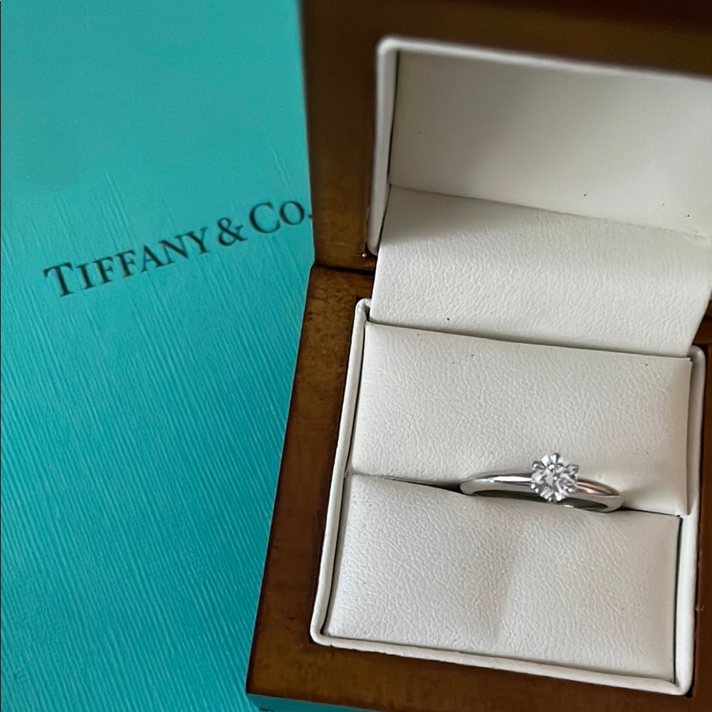 Tiffany & Co. Diamond Solitaire, Carat 0.40, Clarity VVS2, Color I.